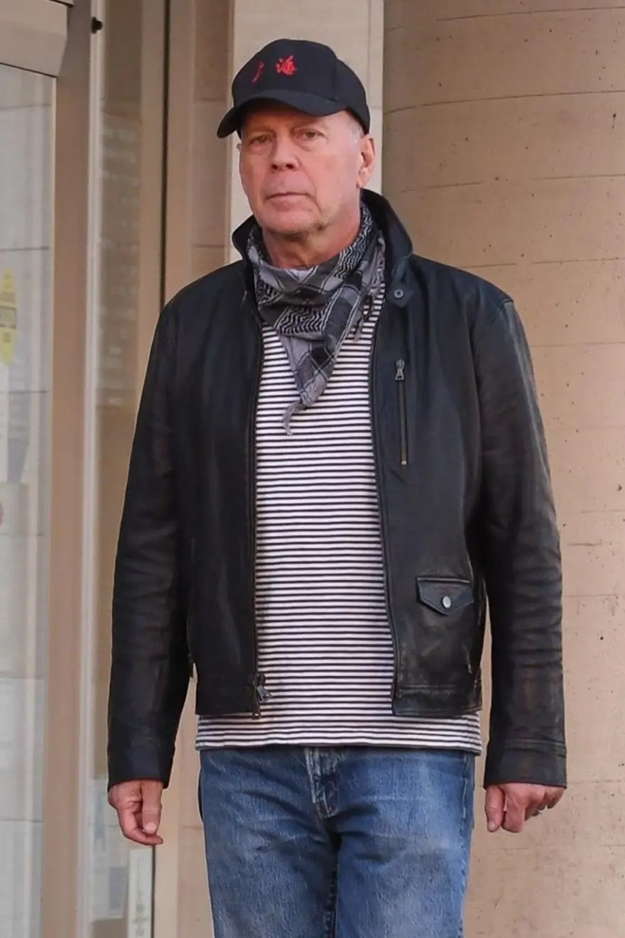 Maskesiz girdiği eczaneden kovulan Bruce Willis özür diledi 1