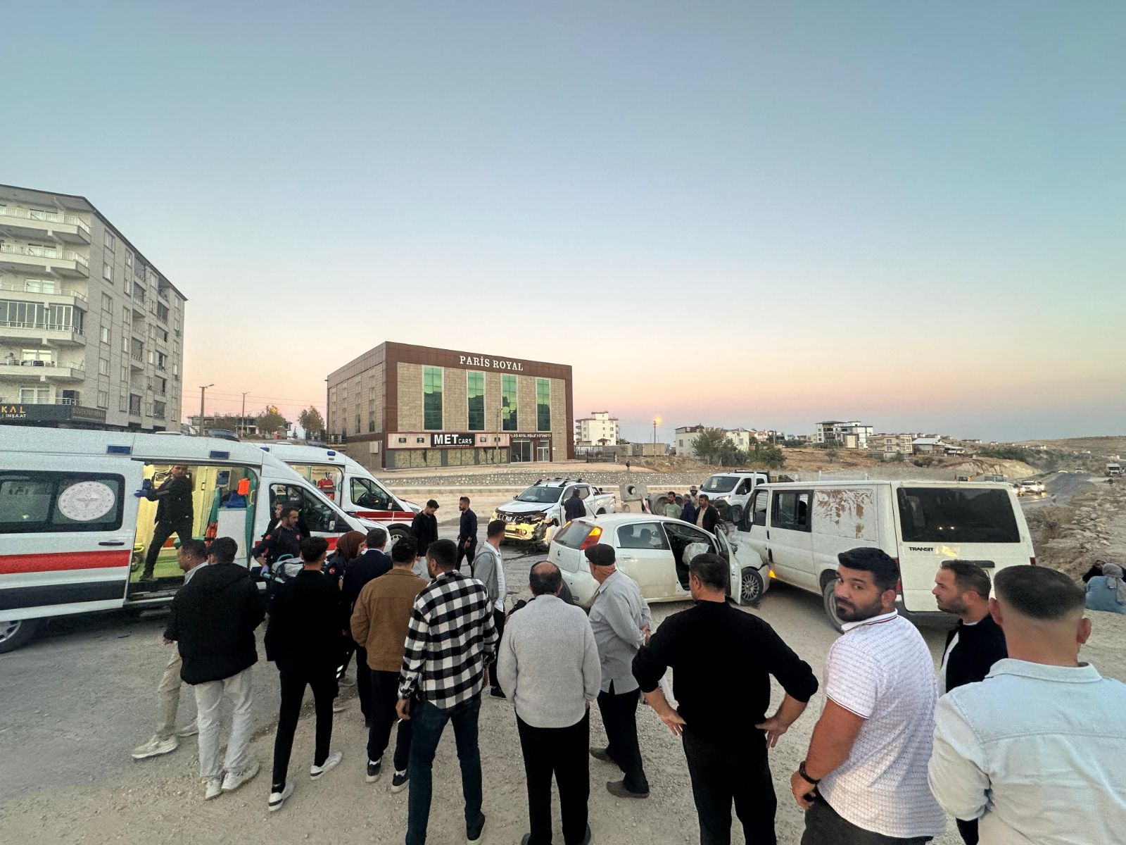 Adıyaman'da üç araç birbirine girdi: Yaralılar var