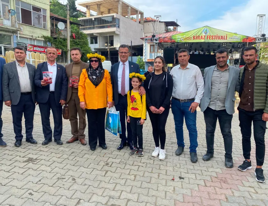 10 dakikada 2 buçuk kilo kiraz yedi: Yarışmada altın kazandı 2 10 dakikada 2 buçuk kilo kiraz yedi: Yarışmada altın kazandı 2