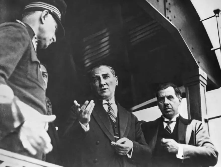 Cumhuriyet 102 yaşında! Dijital restorasyonla yenilenmiş 100 Atatürk fotoğrafı 25