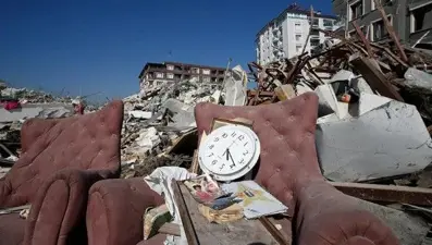 Deprem saatinde uyanıyorlar