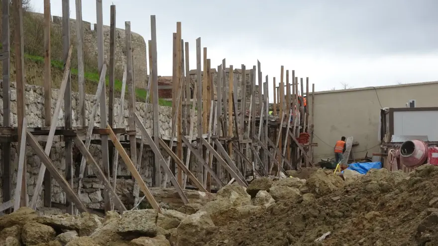 Çanakkale’de, 252 yıllık tarihi Namazgah Tabyası'nın sur duvarları restore ediliyor 10 Çanakkale’de, 252 yıllık tarihi Namazgah Tabyası'nın sur duvarları restore ediliyor 10