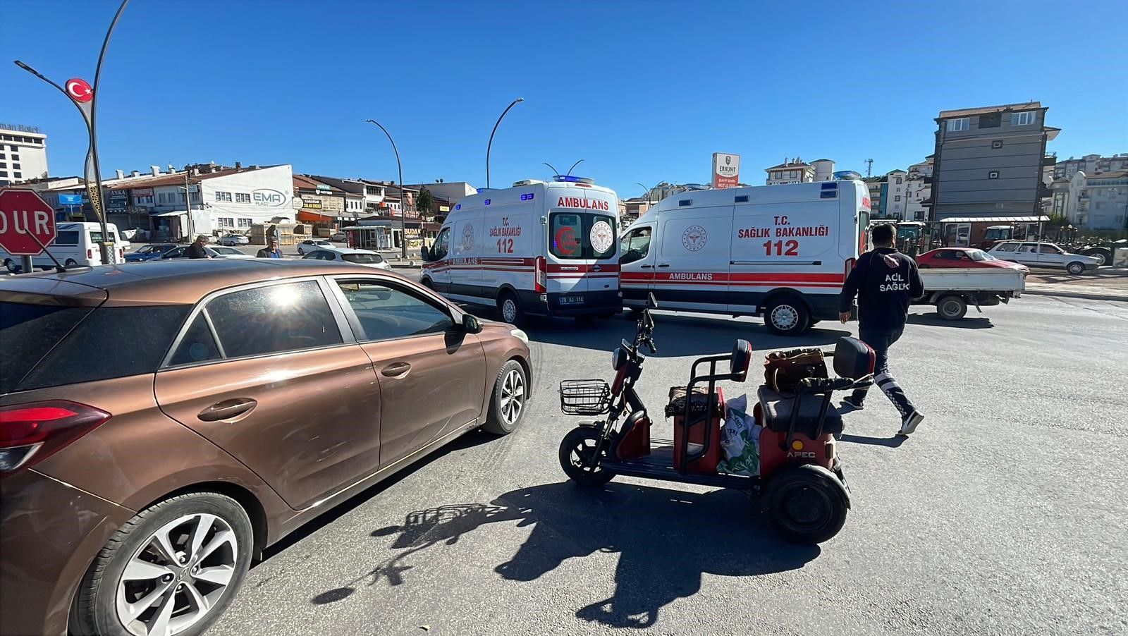 Otomobille üç tekerlekli bisiklet çarpıştı: 1 kişi yaralandı