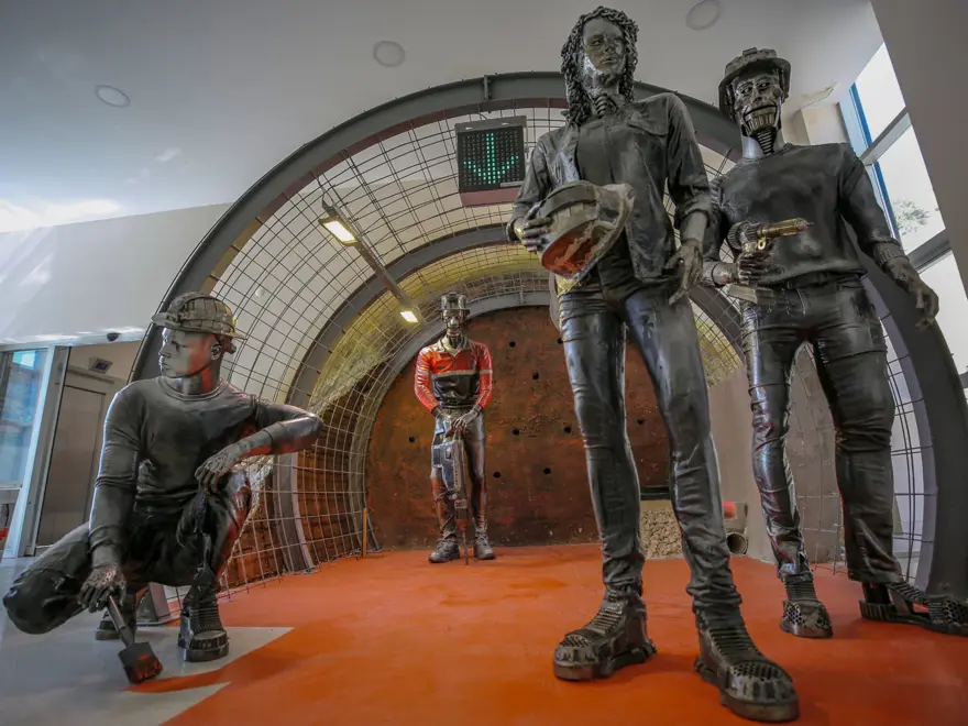 Elazığ ve Malatya arasındaki Kömürhan Köprüsü'nün inşaat atıkları sanat eserine dönüştü 