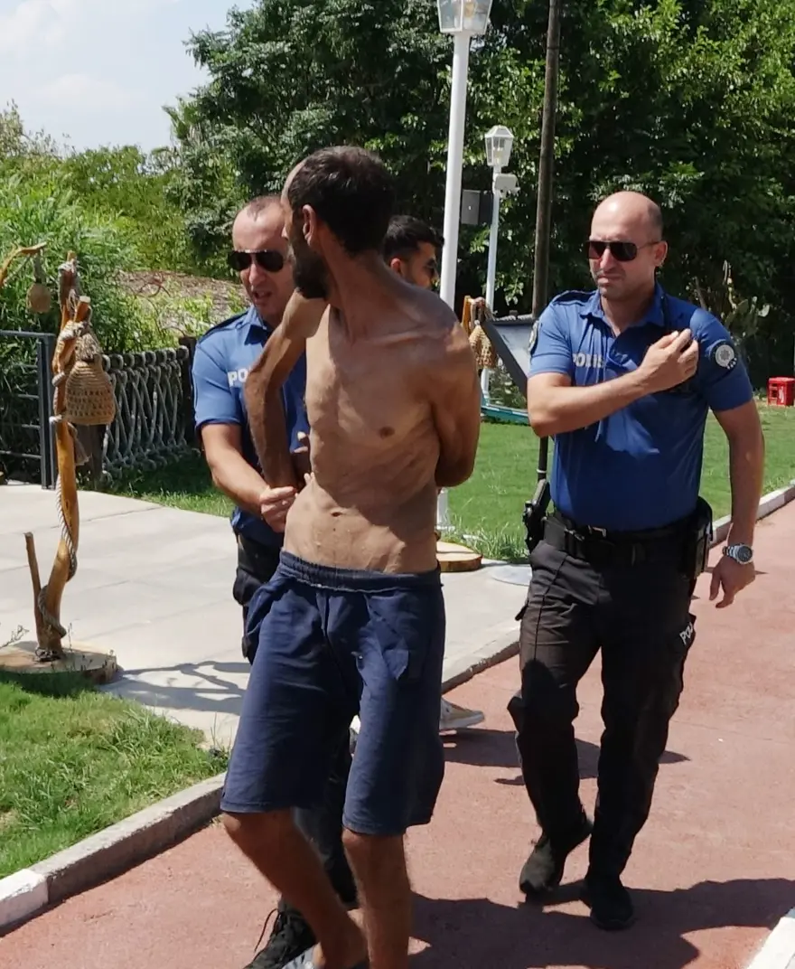 Antalya'da falezlere çıkan adam polislere zor anlar yaşattı 5 Antalya'da falezlere çıkan adam polislere zor anlar yaşattı 5