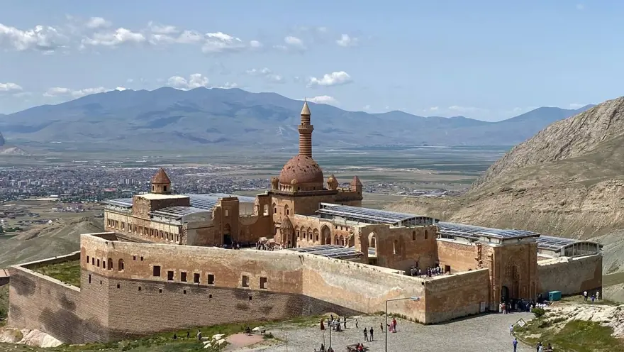 İshak Paşa Sarayı bayramda ziyaretçilerini ağırlıyor 2
