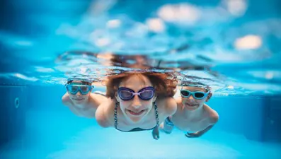 Havuz ve deniz kulak enfeksiyonu riskini artırıyor