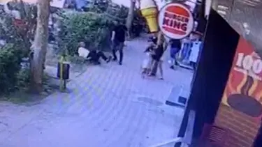Antalya'da ailesiyle yürürken husumetlisi bacağından vurdu