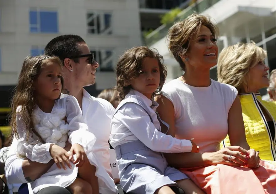 J.Lo Şöhretler Kaldırımı'nda 8 J.Lo Şöhretler Kaldırımı'nda 8