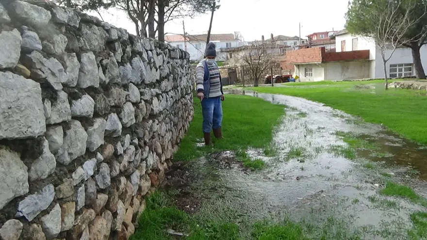 Kazdağları eteklerindeki köyün her yerinden su çıkıyor 7