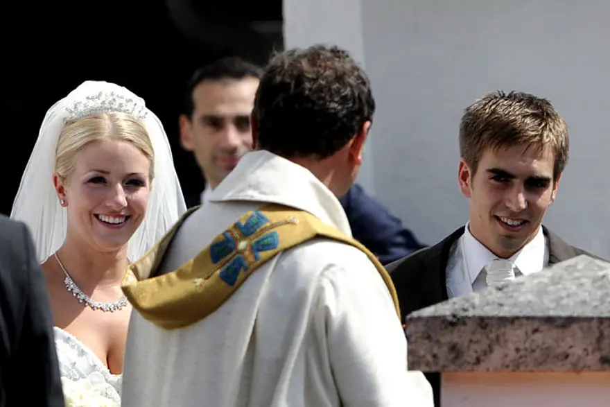 Lahm hayatının imzasını attı 6