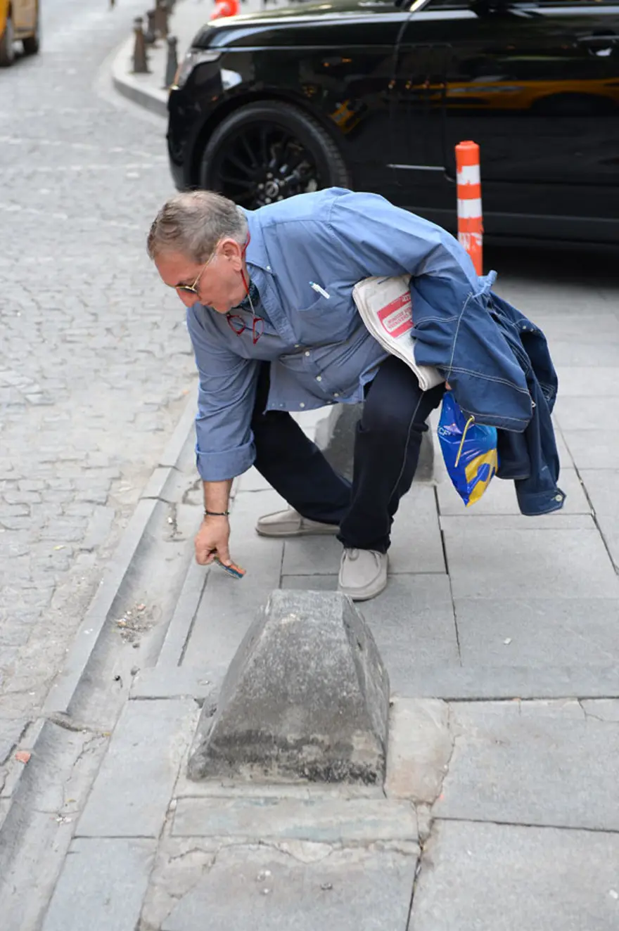 Oyuncu Merve Boluğur otobüste (Toplu taşıma kullanan ünlüler) 92