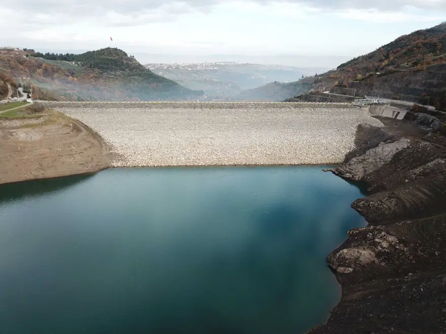 SAPANCA'DA SULAR, 20 METRE ÇEKİLDİ 5