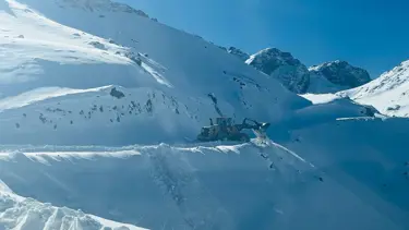 Hakkari'de karla mücadele çalışması