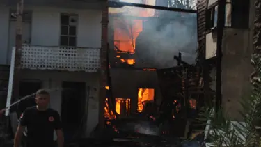 Tarihi ahşap binayı alev alev yakan şüpheli serbest bırakıldı