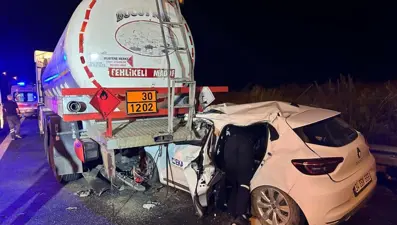 TAG Otoyolu'nda kaza: Otomobil, tankere çarptı