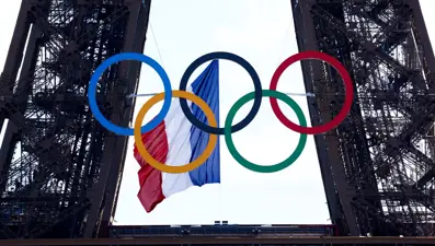 Paris Belediyesi açıkladı: "Olimpiyat halkaları Eyfel'de kalacak"