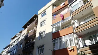 Zeytinburnu'nda 4 katlı bina boşaltıldı