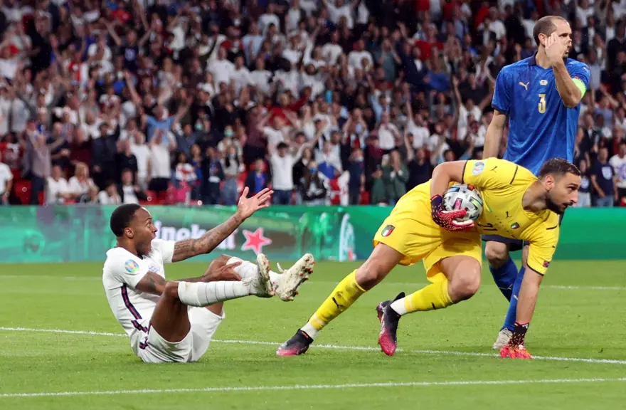 EURO 2020'nin en iyi oyuncusu Donnarumma 7