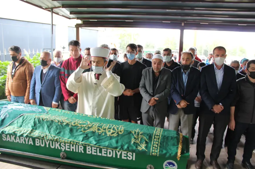 Mete Gazoz'un anneannesi son yolculuğuna uğurlandı 6 Mete Gazoz'un anneannesi son yolculuğuna uğurlandı 6