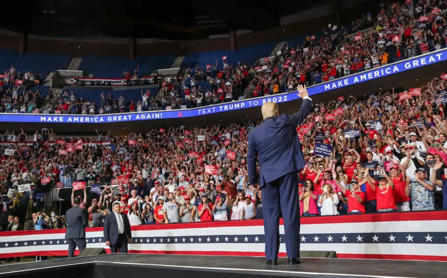 Trump'ın mitingi sonrası onlarca görevliye karantina 