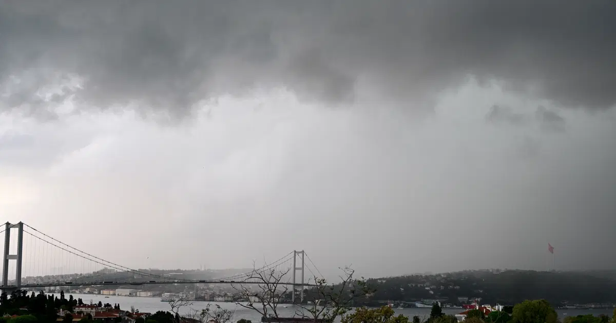 Meteorolojiden sağanak alarmı. İş çıkış saatine dikkat, kuvvetli yağış ve fırtına geliyor