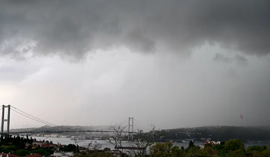 Meteorolojiden sağanak alarmı. İş çıkış saatine dikkat, kuvvetli yağış ve fırtına geliyor