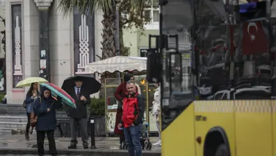 Yarın akşama dikkat! Sıcaklık 9 derece düşüyor, yaz geldi derken İstanbul yine kışa dönüyor