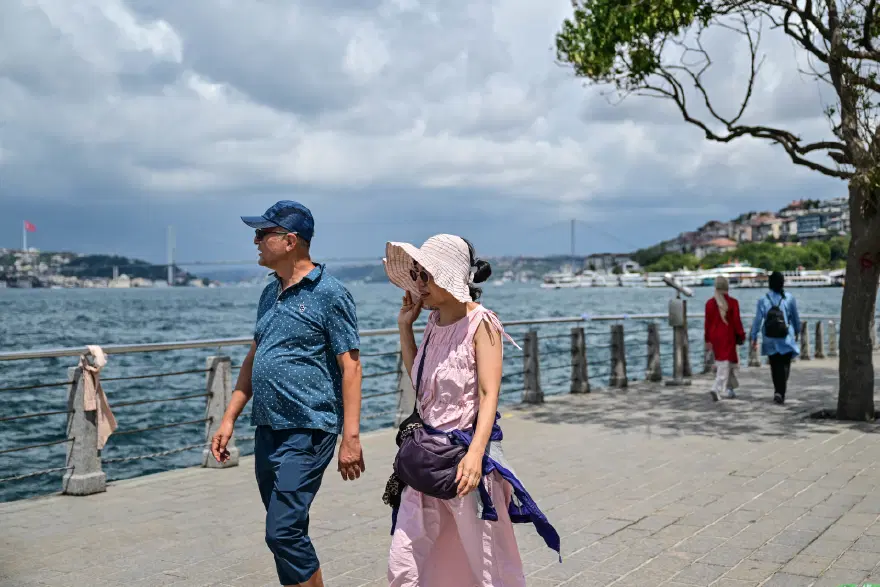 ÇARŞAMBA VE CUMA BUNALTICI HAVAYI POYRAZ DİNGİNLEYECEK 2