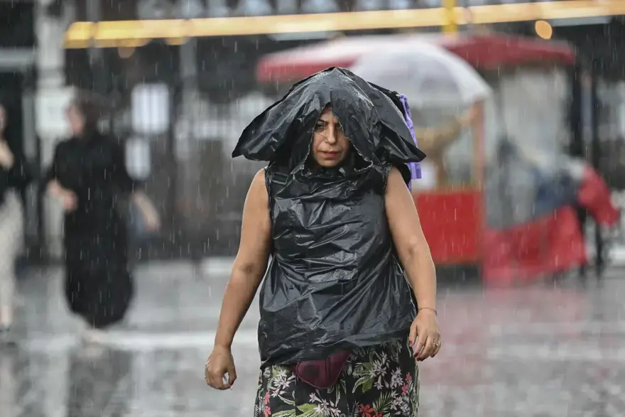 İstanbul'da yağmur bugün başlıyor, sıcaklık 8 derece düşecek! Trakya, Karadeniz ve İç Anadolu'da sel riski | NTV Haber