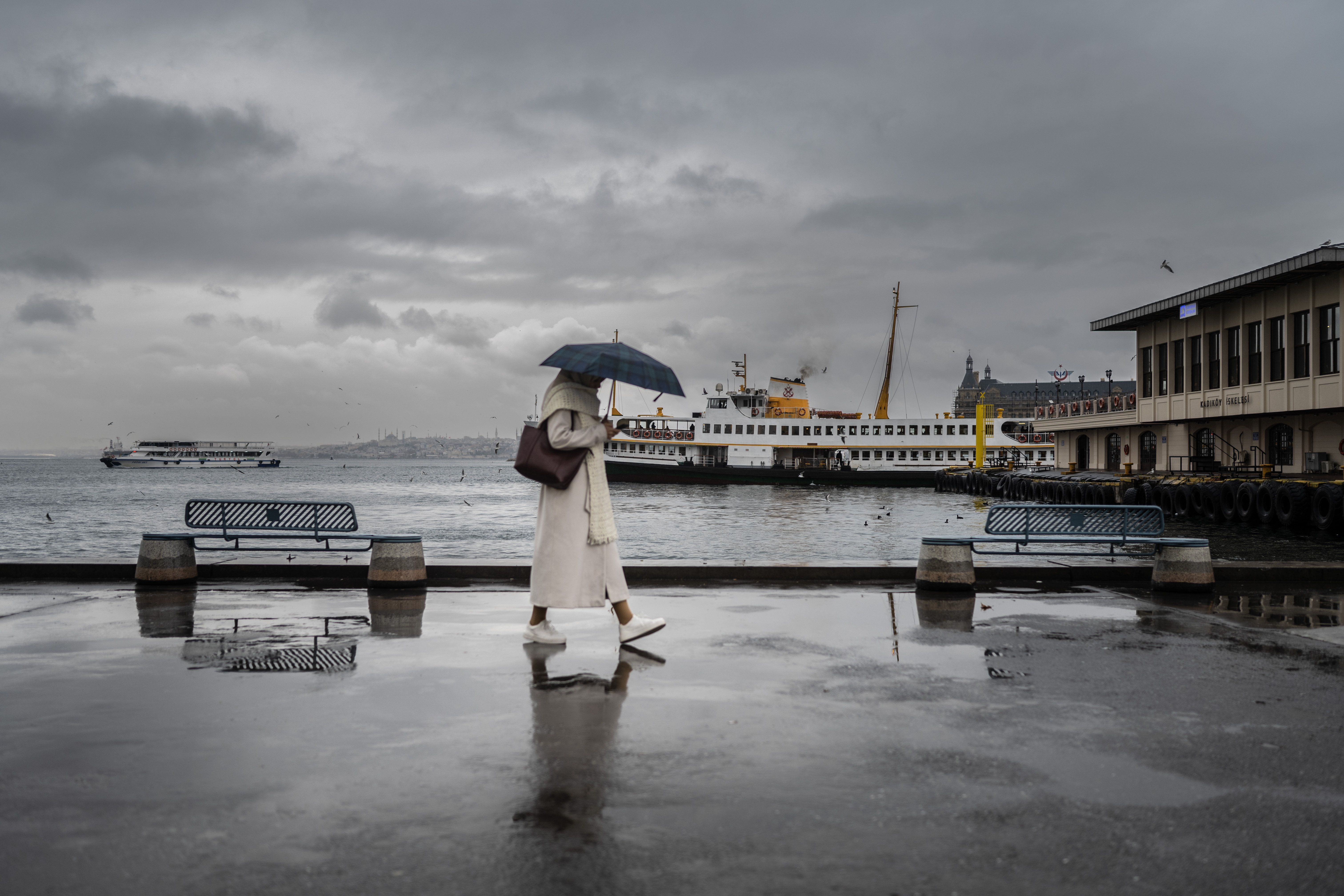 Sonbahar resmen başlıyor. İstanbul'da dört gün güneş yok, kuvvetli sağanak geliyor