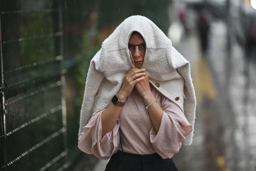 Kış geri geldi. AKOM ve meteoroloji uyarmıştı, İstanbul'da beklenen kar yağışı başladı 5