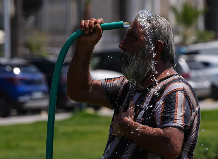 Sıcaklık kavuracak ama yerel kuvvetli yağışlara dikkat!  Meteoroloji'den yeni hava durumu tahmini 4