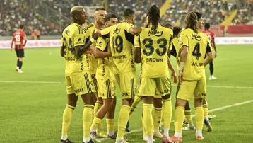 İki dünya devi, Fenerbahçe'nin tartışılan yıldızı için transfer savaşında. 5 artı 20 milyon euro