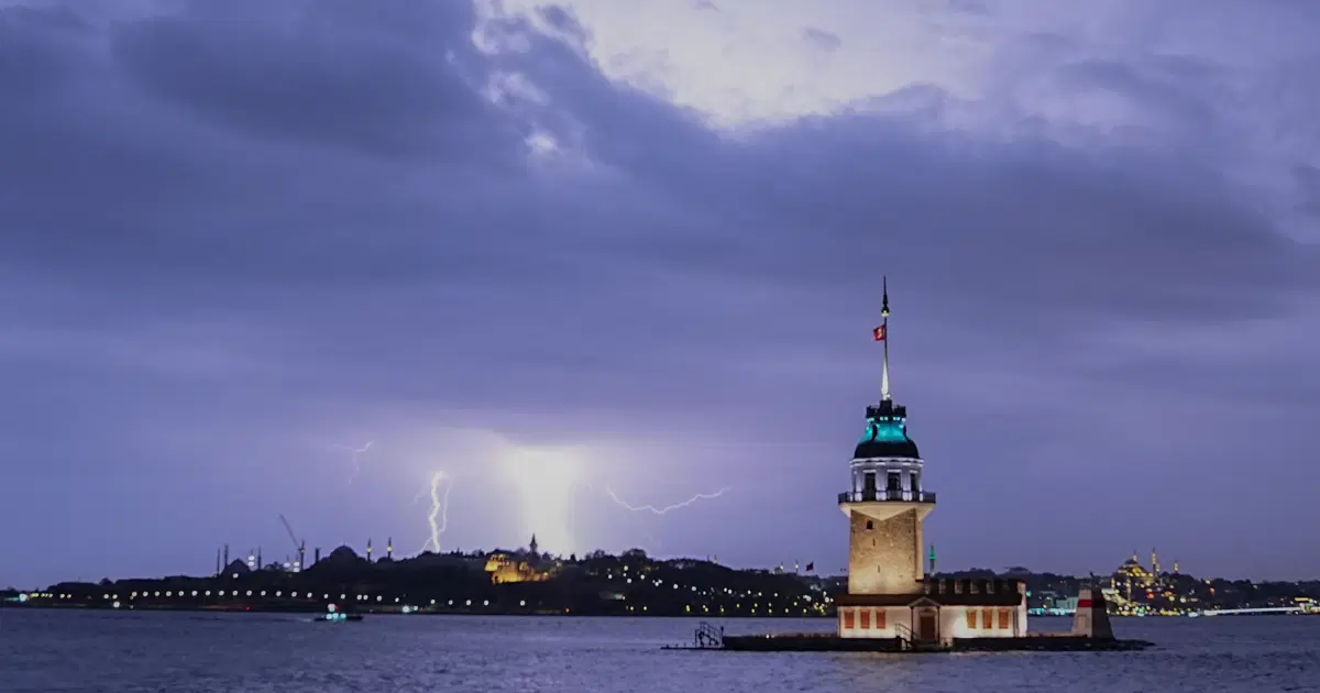 Ankara ve İstanbul dahil birçok şehirde alarm. Kuvvetli sağanak ve su baskınlarına dikkat