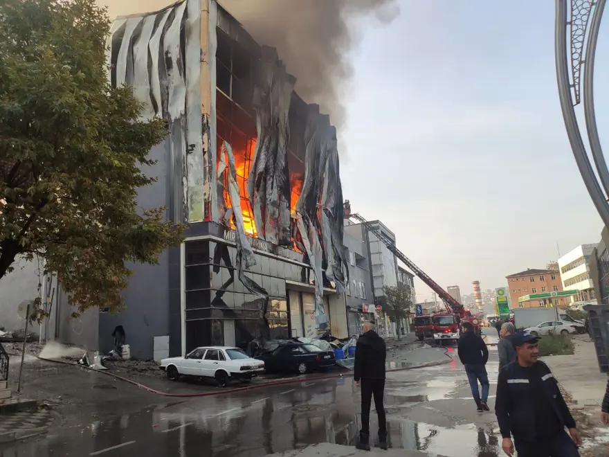 Dilovası'nda yangın felaketi: Patron para dolu çantayla kaçmak isterken yakalandı 