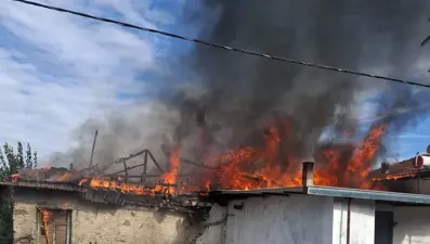 Aydın'da yangın: 3 ev hasar gördü