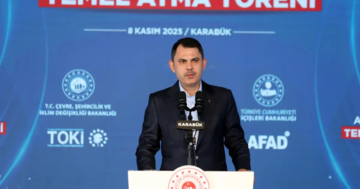 Bakan Kurum: “Yıl sonunda evine girmeyen tek bir depremzede bırakmayacağız”