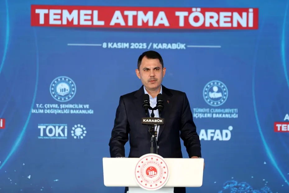 Bakan Kurum: “Yıl sonunda evine girmeyen tek bir depremzede bırakmayacağız”