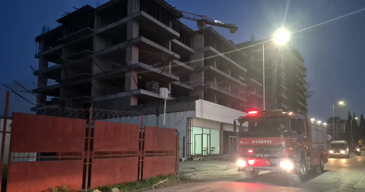 Üzerine kalıp çelik düşen işçi öldü