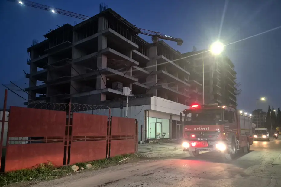 Üzerine kalıp çelik düşen işçi öldü