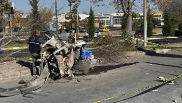 Otomobil ikiye bölündü: Ehliyetsiz sürücü dehşet saçtı