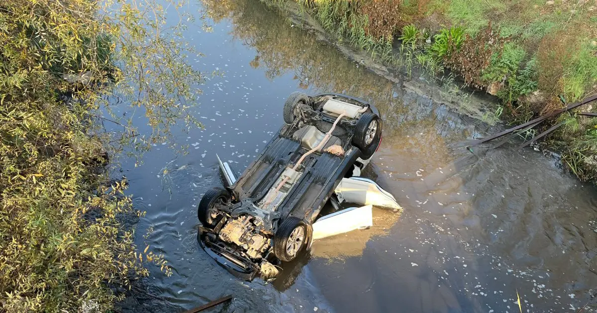 Amasya'da SUV tipi araç dereye devrildi: 1'i çocuk, 2 kişi kurtarıldı