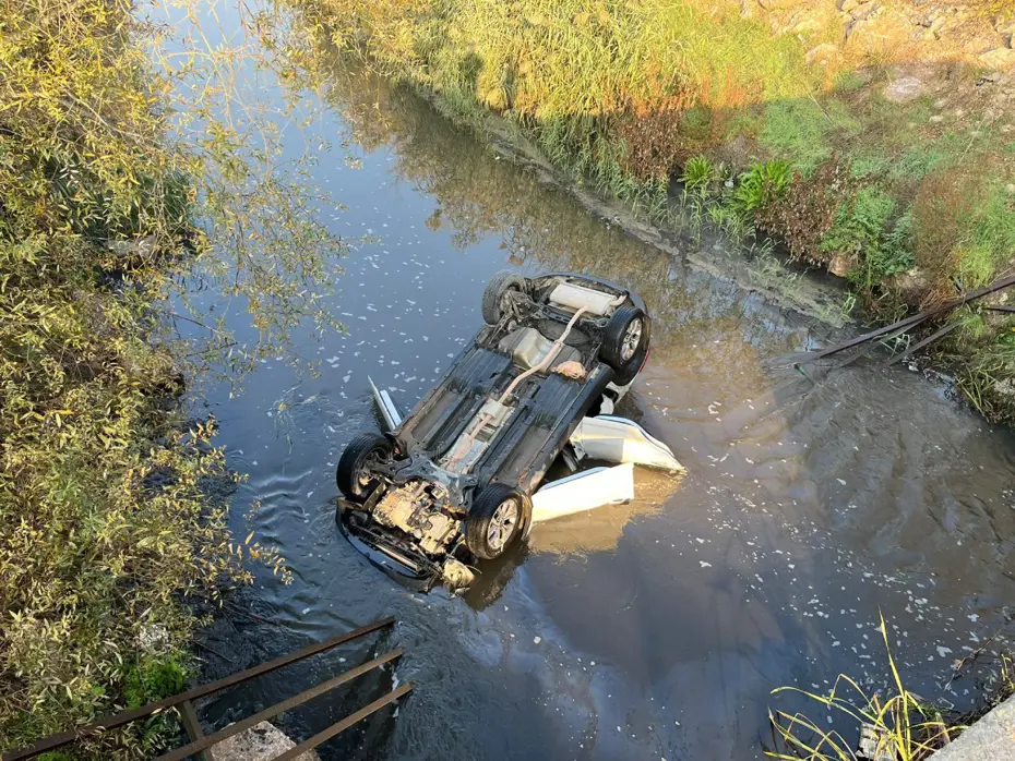 Amasya'da SUV tipi araç dereye devrildi: 1'i çocuk, 2 kişi kurtarıldı