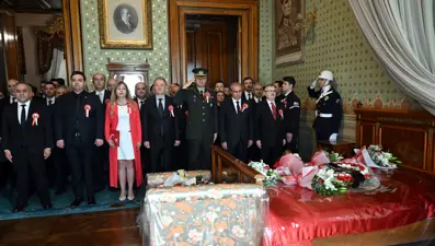 Atatürk'ü minnetle anıyoruz: Anıtkabir ve Dolmabahçe'de yas