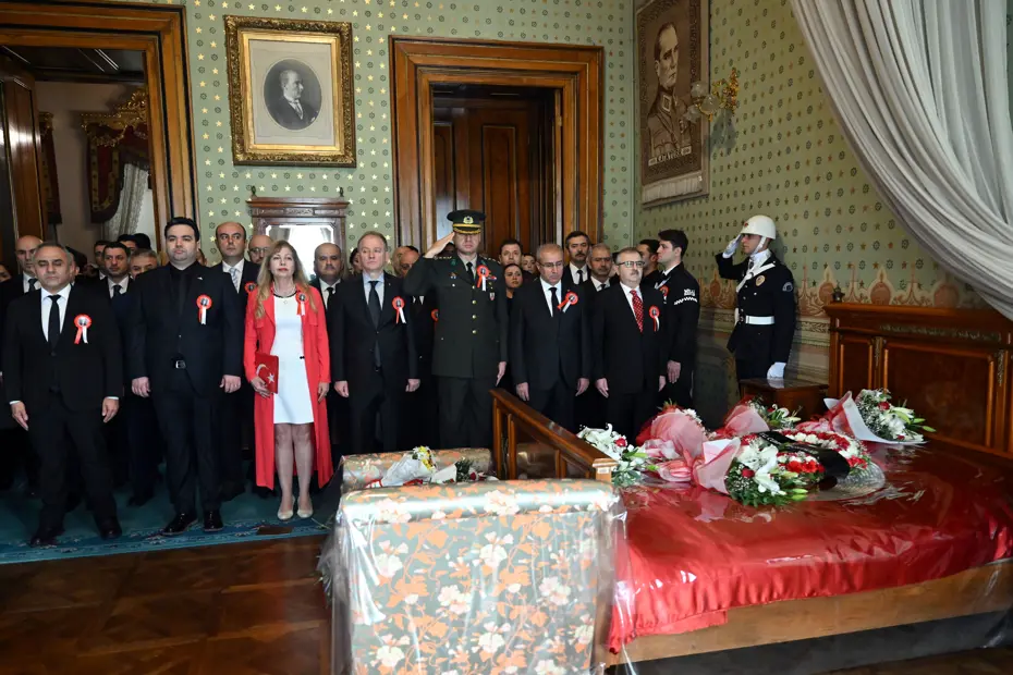 Atatürk'ü minnetle anıyoruz: Anıtkabir ve Dolmabahçe'de yas