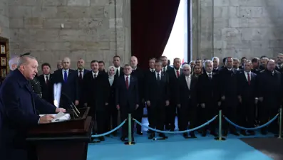 Devlet erkanı Ata'nın huzurunda | Cumhurbaşkanı Erdoğan: Türkiye emin adımlarla ilerliyor
