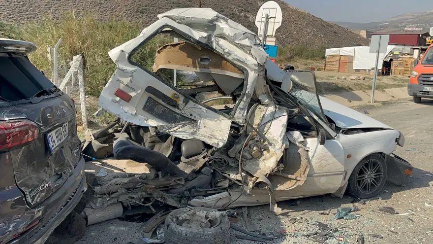 ALTI ARAÇTA HASAR 1