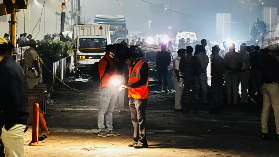 Hindistan'da araçta patlama: 8 ölü