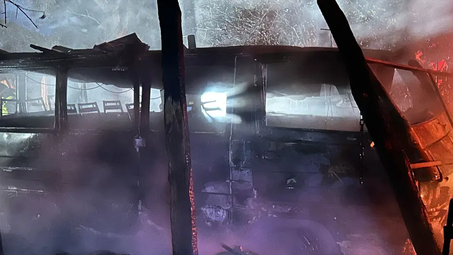 Bartın'da yıldırım 2 aracı kül etti 